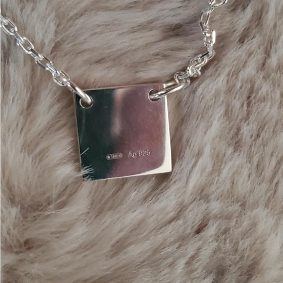 Authentic gucci necklace brand new with tags! 
Comes with box and dust bag - Picture 3 of 8